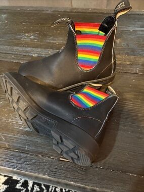 Blundstone Black Chelsea Boots with Rainbow Elastic